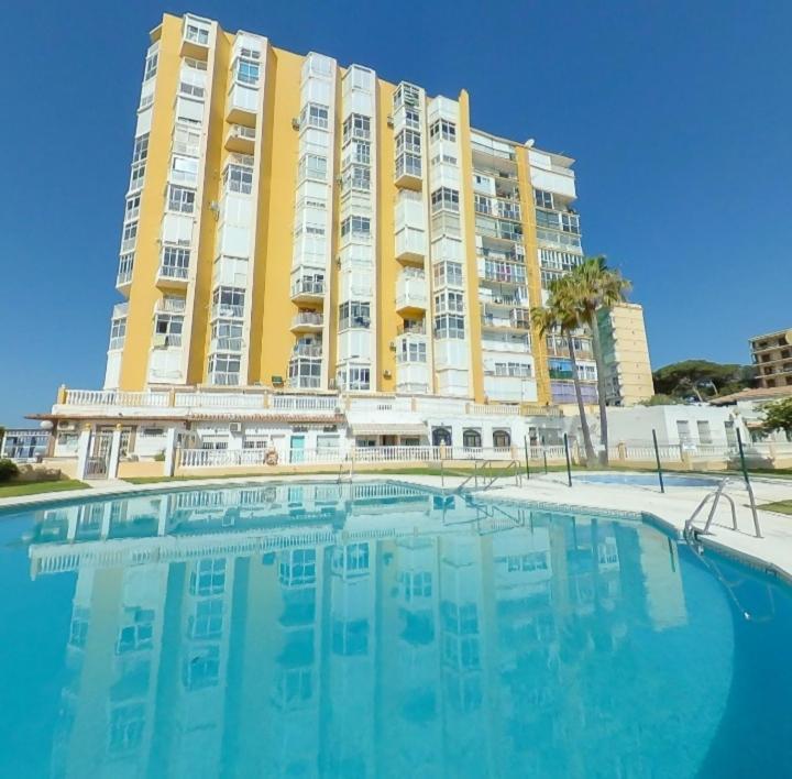 Апартаменты Apartamento Almirante Beach Малага
